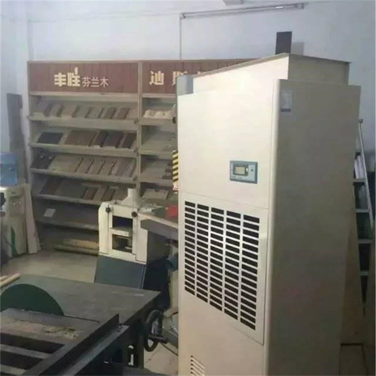 實木家具店運用加濕器，有效防止家具開裂變形